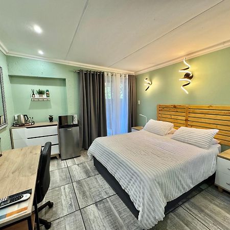 Echo Mountain Inn (Adults Only) Thabazimbi Luaran gambar