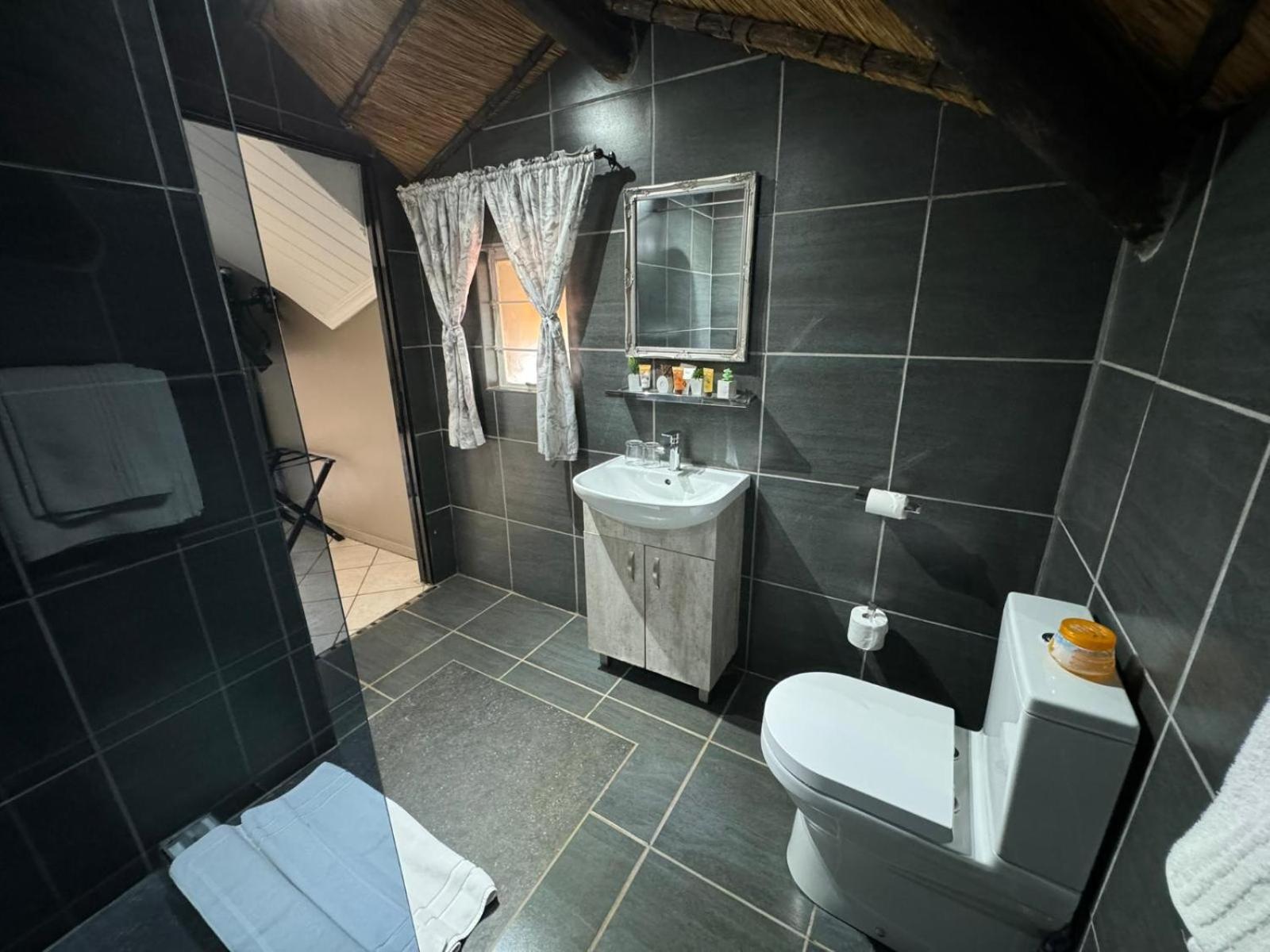 Echo Mountain Inn (Adults Only) Thabazimbi Bilik gambar
